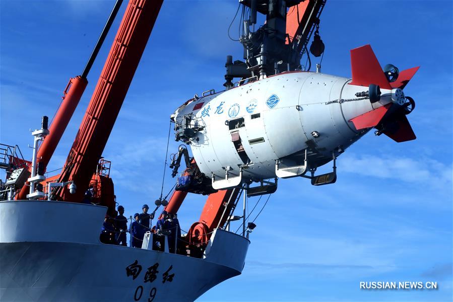 Китайский батискаф "Цзяолун" погрузился на глубину 6681 м в глубоководном желобе Яп