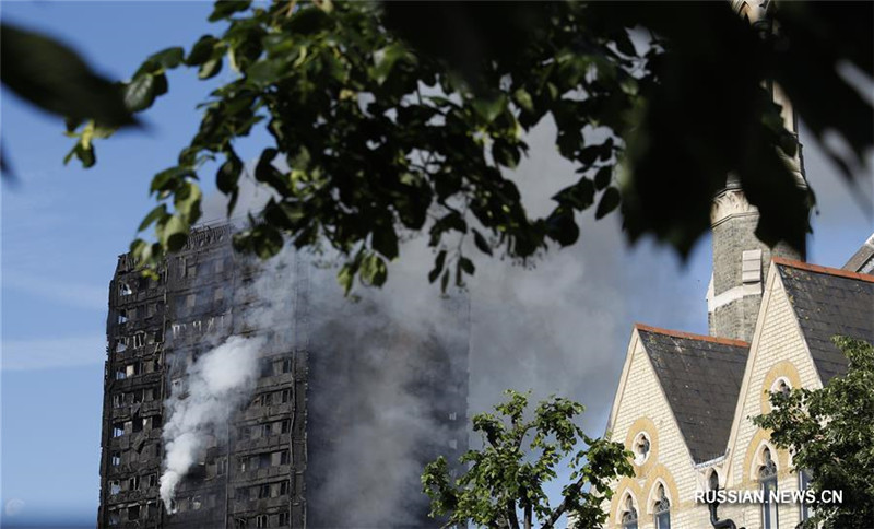 В Лондоне горит 27-этажный дом