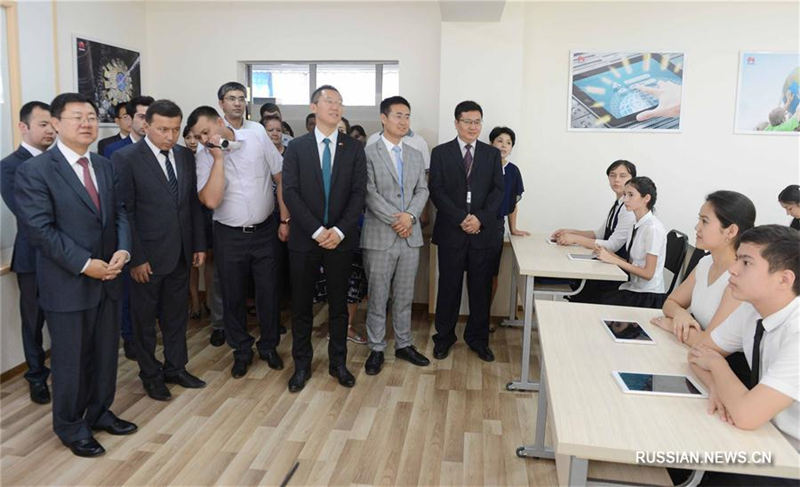 Компания Huawei внедряет концепцию смарт-класса в общеобразовательных школах Узбекистана