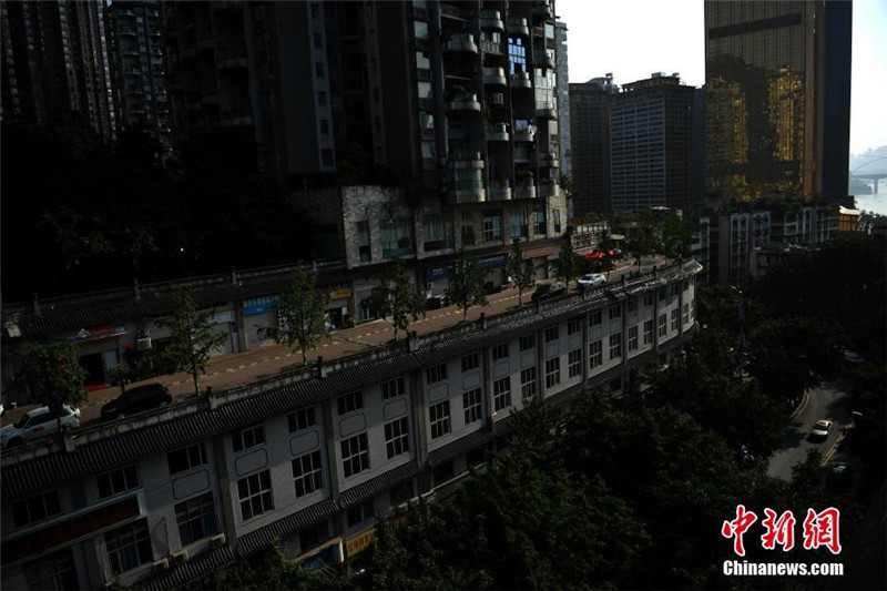 Шоссе на крыше здания в Чунцине