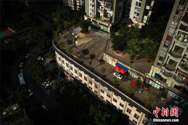 Шоссе на крыше здания в Чунцине