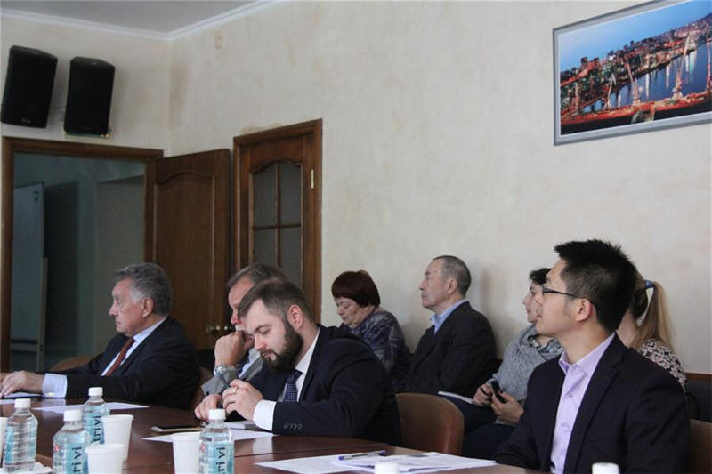 Круглый стол "Международные проекты евразийской интеграции" во Владивостоке