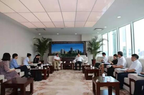 Ли И встретился с генеральным секретарем Ассоциации графеновой промышленности Китая 