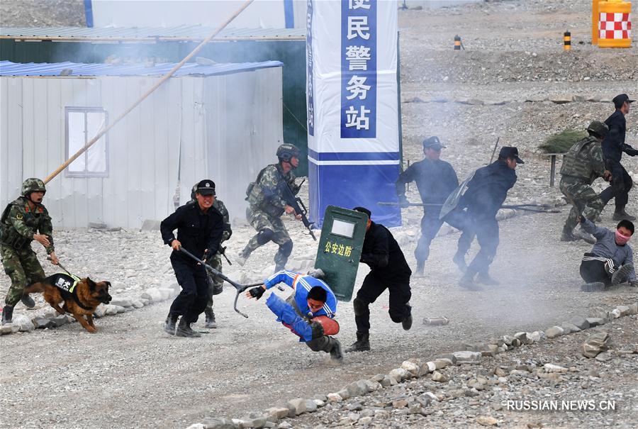 Китай и Кыргызстан провели совместные антитеррористические учения "Тяньшань-3"