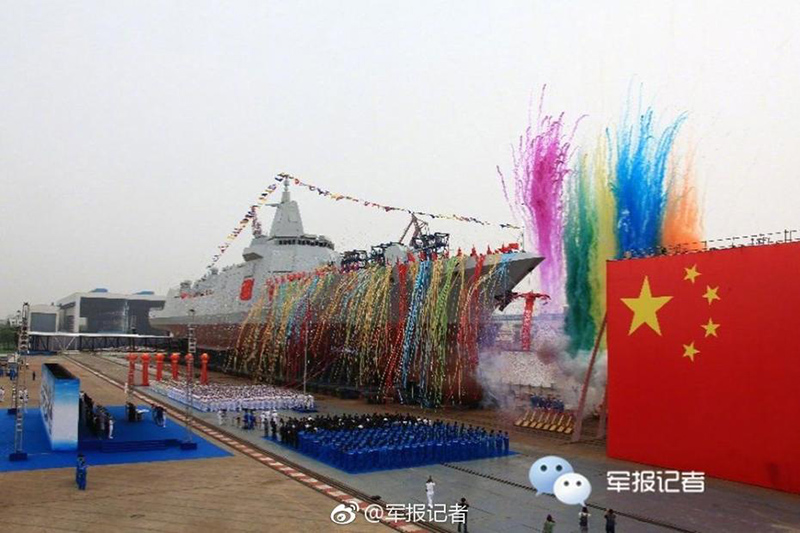 Впервые спущен на воду китайский эсминец нового типа