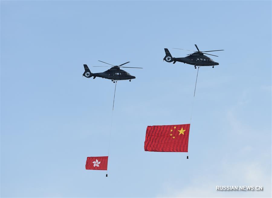 В Сянгане состоялась церемония подъема флага КНР и флага САР Сянган в честь 20-летия возвращения Сянгана под юрисдикцию Китая