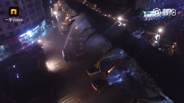 В Китае 200 экскаваторов за сутки снесли транспортную развязку