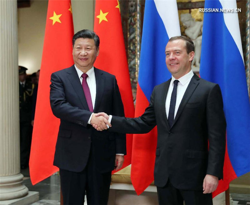 Си Цзиньпин встретился с премьер-министром РФ Д. Медведевым