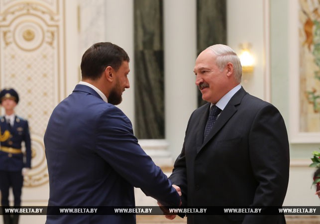 Лукашенко вручил государственные награды представителям различных сфер