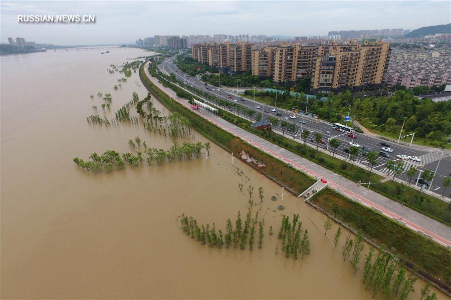 Жертвами сильного наводнения в провинции Хунань стали 27 человек