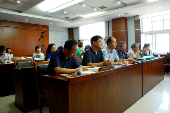 В Пекине состоялась презентация «Курса киргизского языка»