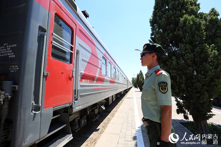 Специальный туристический поезд из Москвы в Пекин прибыл в Китай
