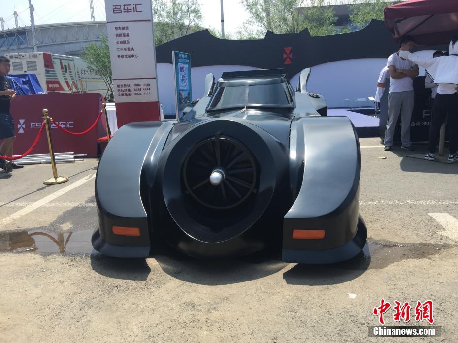 "Бэтмобиль" представлен на автосалоне в Чанчуне