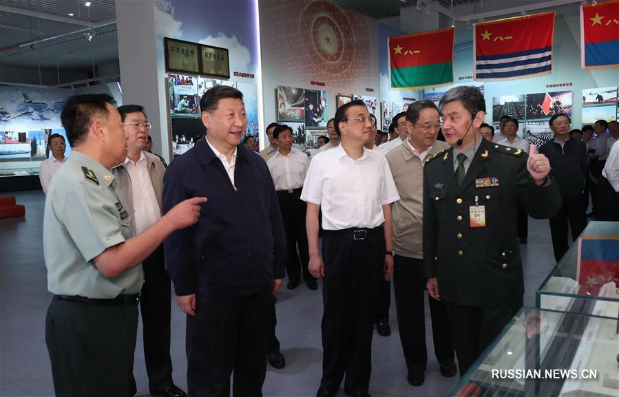Высшие руководители КНР посетили выставку в честь 90-летия НОАК
