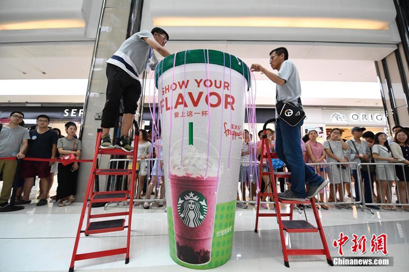 В Китае на соревновании по ледяным напиткам было выпито 250 л жидкости
