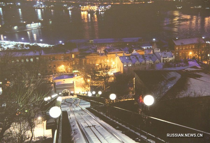 Во Владивостоке проходит выставка фотографий ночного города