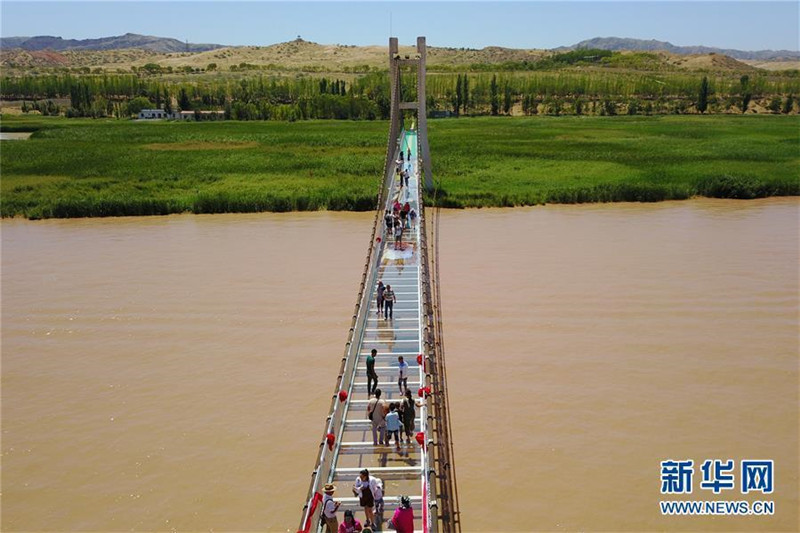 Стеклянный мост через реку Хуанхэ появился в Нинся-Хуэйском автономном районе