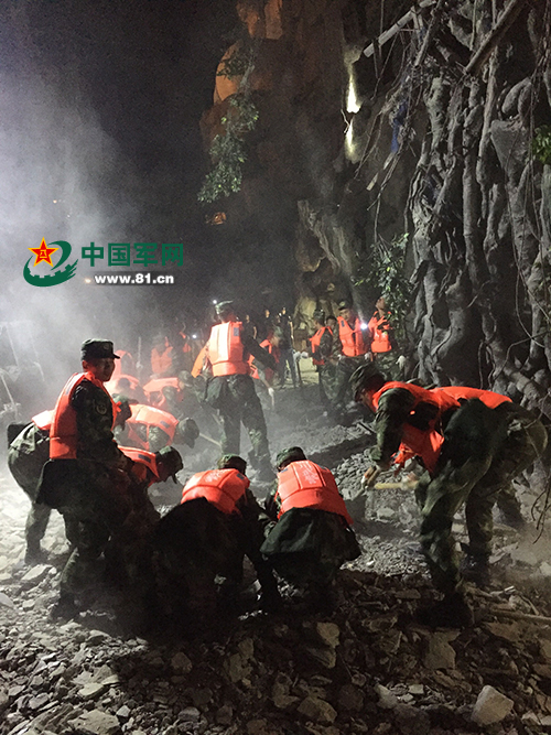 Западная зона боевого командования НОАК готова к спасательным работам после землетрясения в провинции Сычуань