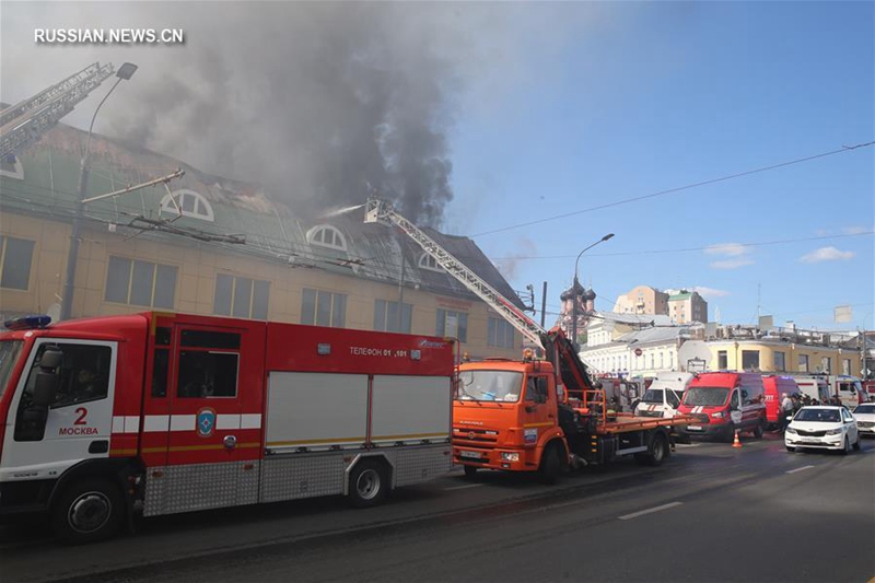 Пожар в здании на Таганской площади в центре Москвы потушен -- МЧС РФ