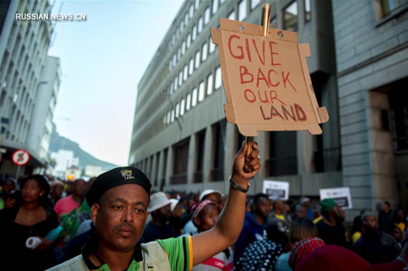 Президент ЮАР преодолел восьмой вотум недоверия парламента