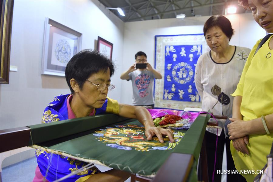 В Пекине открылась выставка произведений литературы и искусства