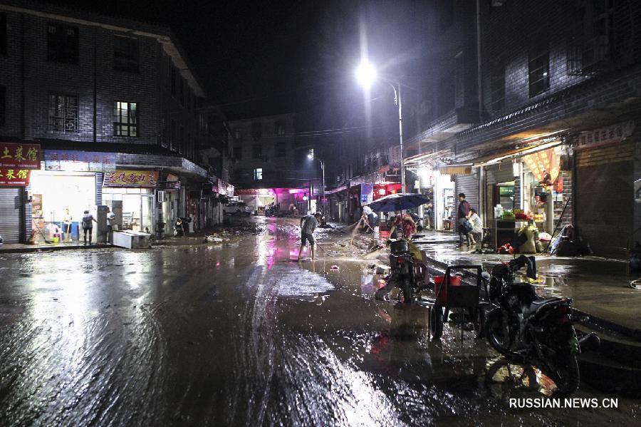 Из-за сильных дождей в провинции Хунань погибли 3 человека и пострадали 530 тыс. жителей