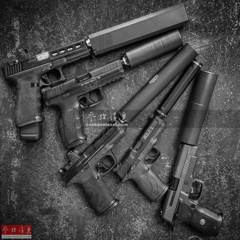 Фотографии классических револьверов и пистолетов