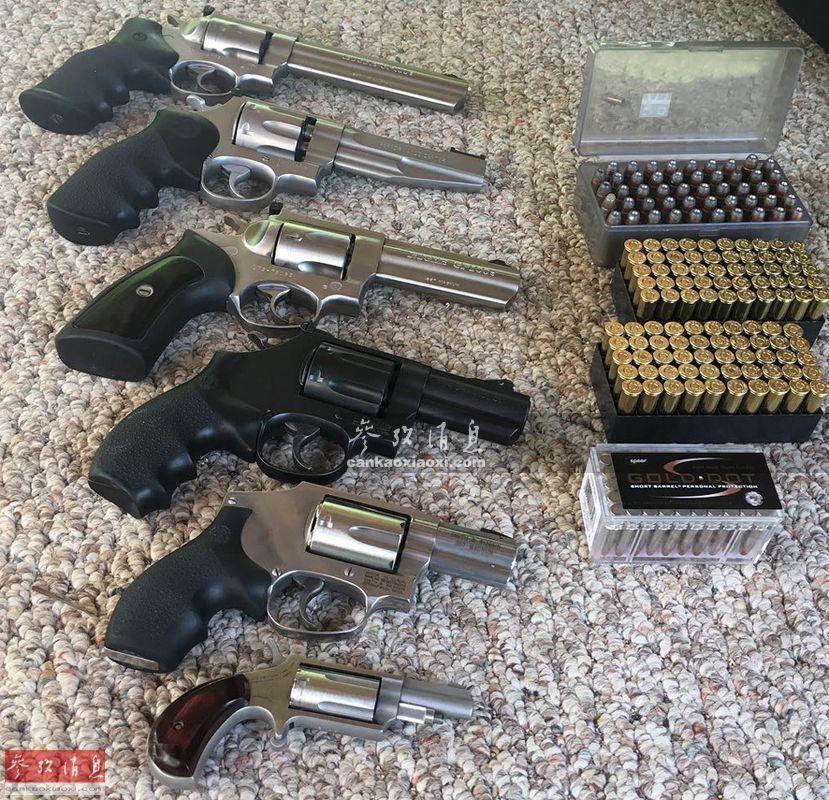 Фотографии классических револьверов и пистолетов