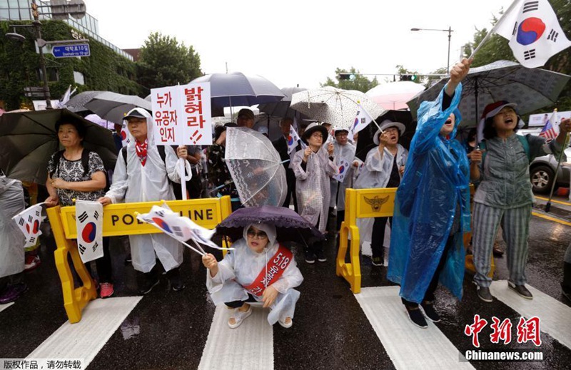 Граждане РК под дождем протестовали против размещения THAAD