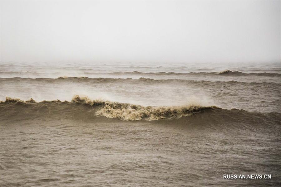 Тайфун "Хато" вышел на сушу в Южном Китае
