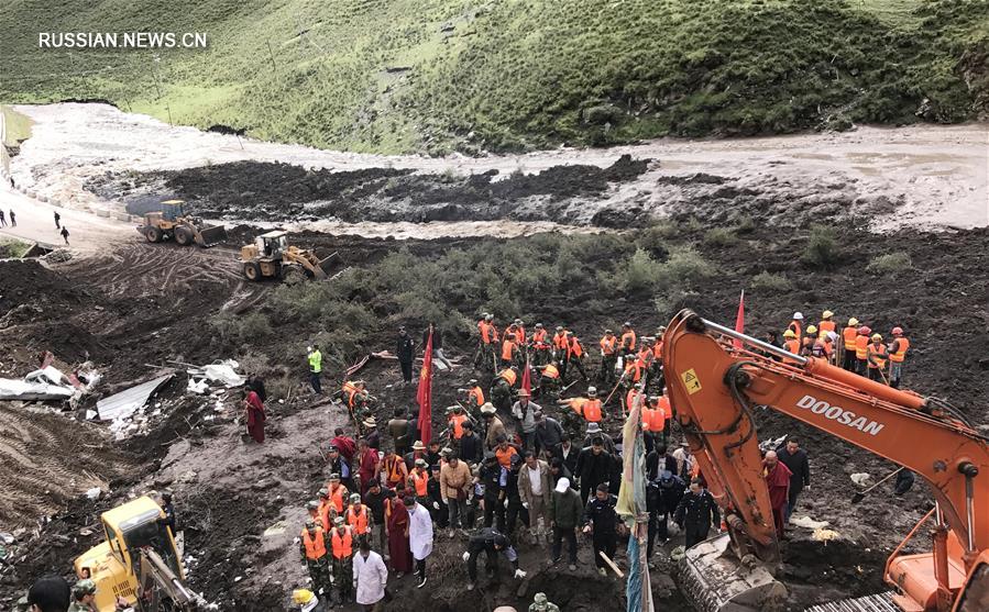 В результате произошедшего в пров. Цинхай горного оползня 9 человек оказались под завалами горной породы