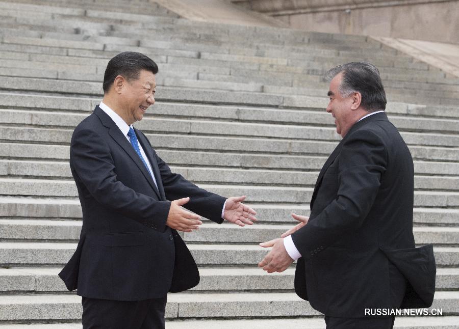Си Цзиньпин и президент Таджикистана Э.Рахмон на переговорах в Пекине договорились об установлении всеобъемлющего стратегического партнерства