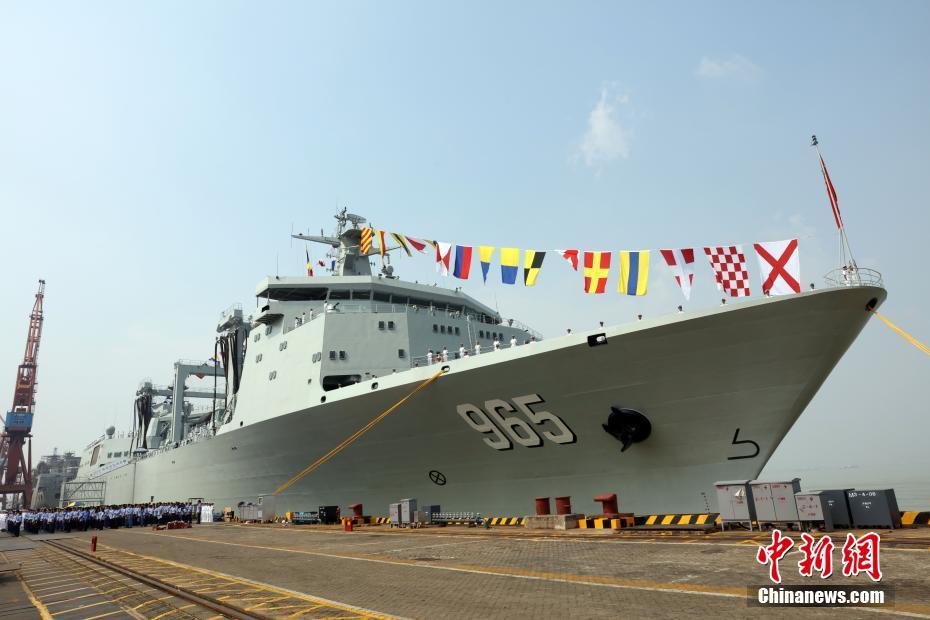 Новый корабль комплексного обеспечения вошел в состав ВМС НОАК
