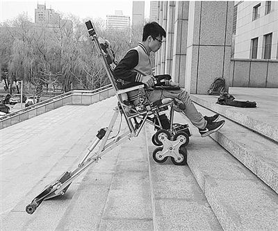 В Китае разработали нового вида инвалидную коляску