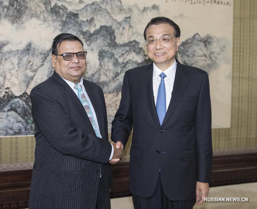 Ли Кэцян встретился с главой МИД Непала