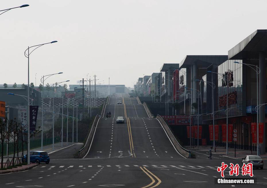 В городе Чунцин построена дорога в форме волны