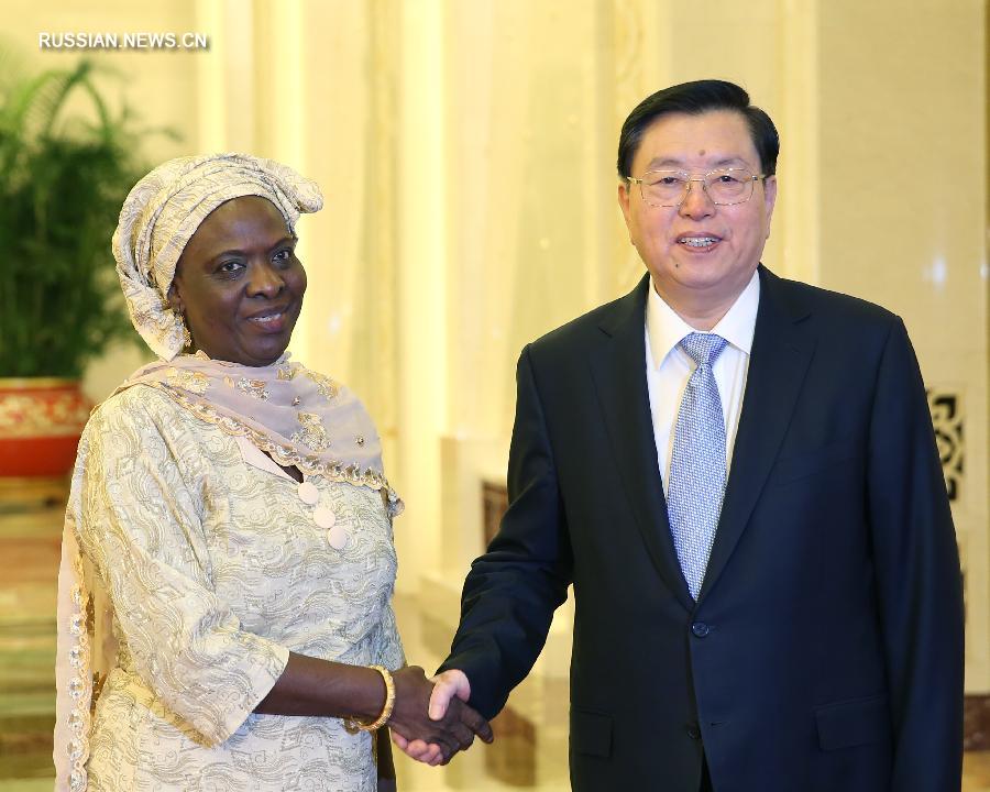 Чжан Дэцзян провел переговоры со спикером Национальной ассамблеи Гамбии Мариам Джек-Дантон