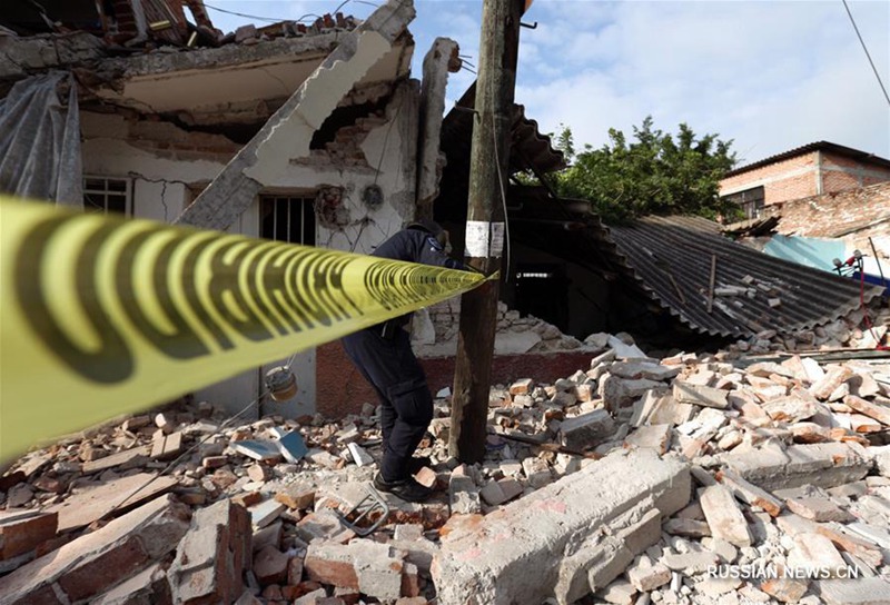 В пострадавших от землетрясения районах Мексики ведется интенсивная спасательная операция