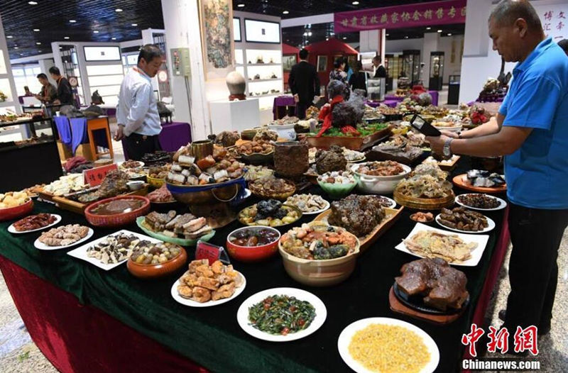 Банкет из 118 «каменных блюд»прошелв Дуньхуане