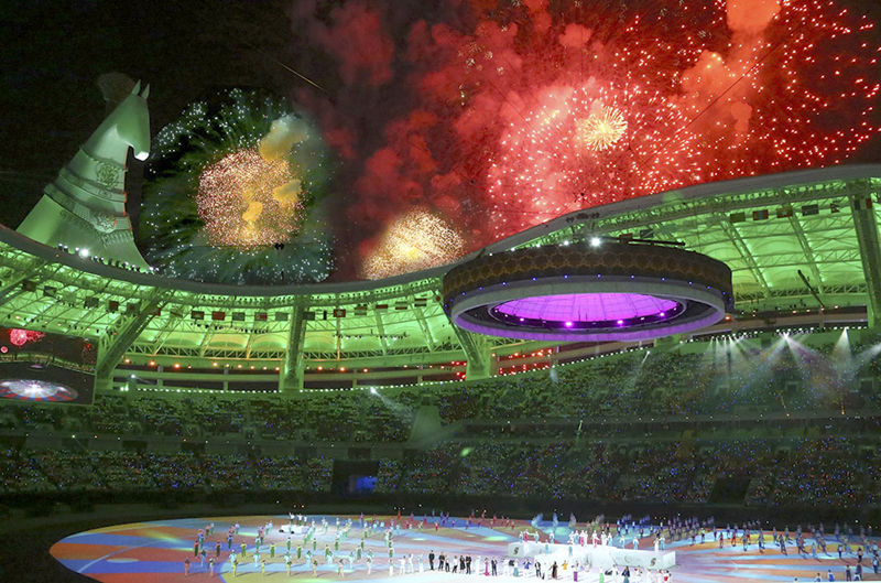 На Олимпийском стадионе Ашхабада прошёл торжественный финал V Азиатских игр в закрытых помещениях и боевым искусствам