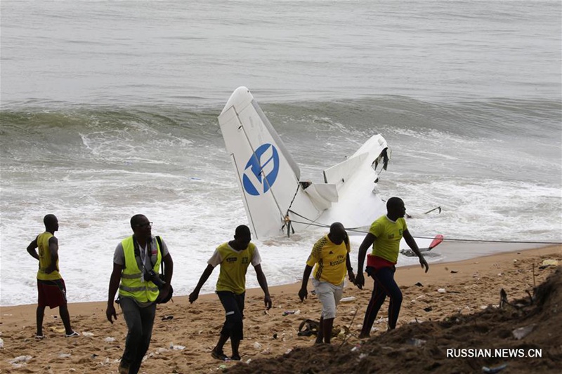 Число погибших при крушении грузового самолета в Кот-д'Ивуаре возросло до четырех человек