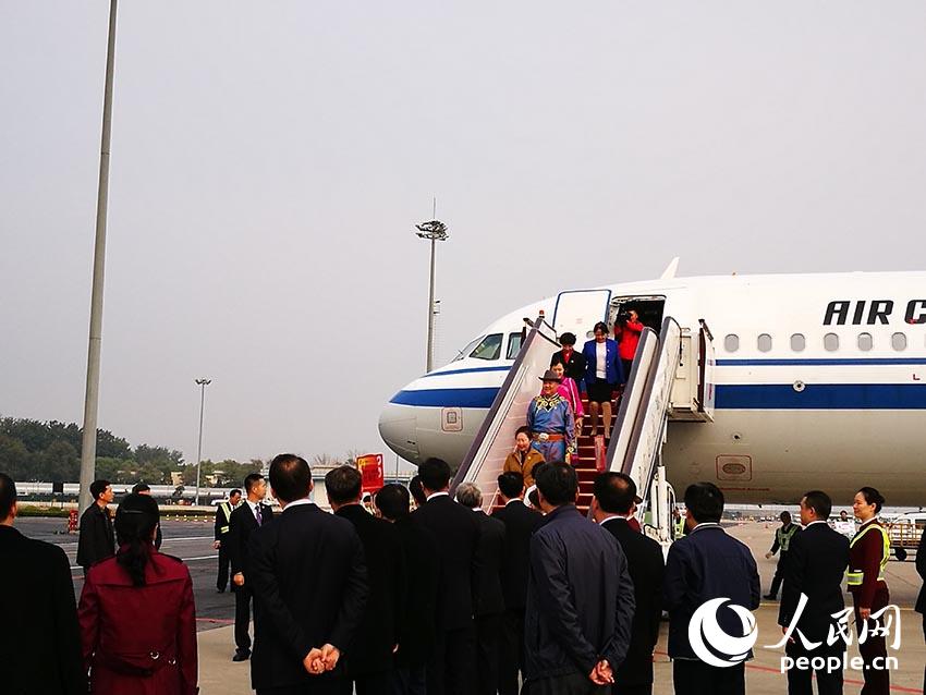 В Пекин начинают прибывать делегаты 19-го съезда КПК