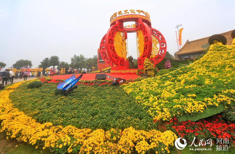 Навстречу к XIX съезду КПК: в провинции Хэнань открыта выставка хризантем