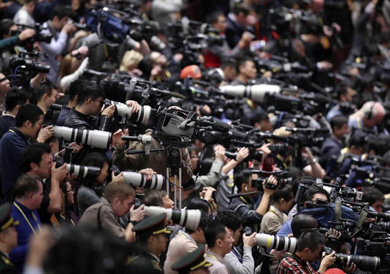 Более 3000 китайских и зарубежных журналистов освещали церемонию открытия съезда.Фото: корреспондент газеты «Жэньминьжибао» Ши Цзяминь. 