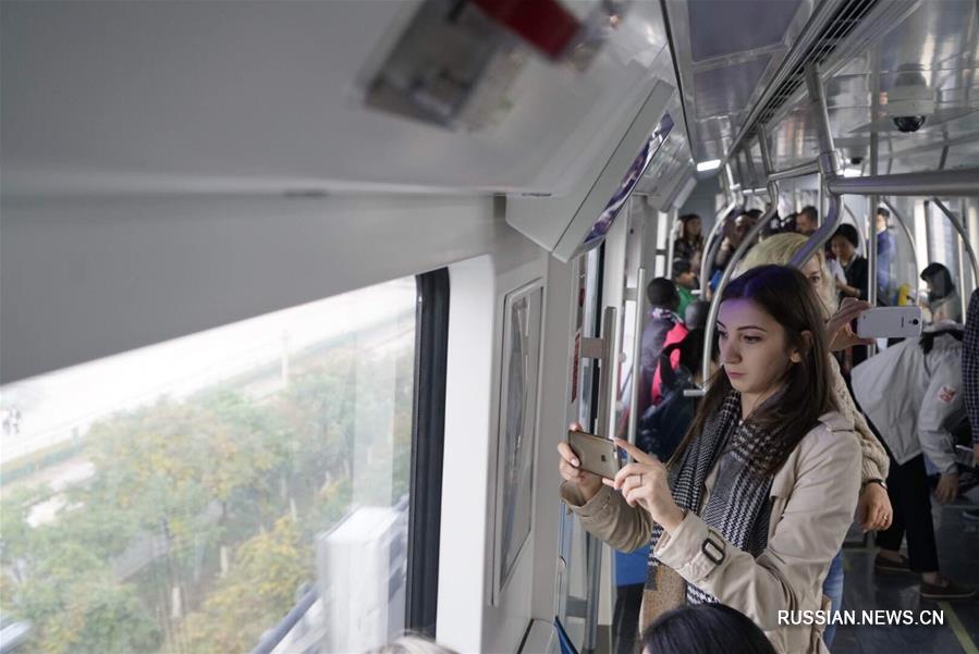 Китайские и зарубежные журналисты делятся впечатлениями о рельсовом транспорте китайской столицы