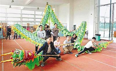 В Чжэцзянском университете начались занятия по танцу дракона и льва