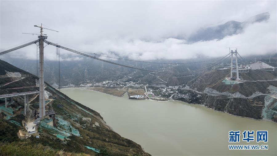 "Первый мост из Сычуани в Тибет" строится по сейсмической линии высоко над уровнем моря