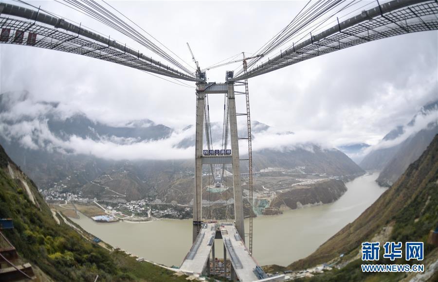 "Первый мост из Сычуани в Тибет" строится по сейсмической линии высоко над уровнем моря
