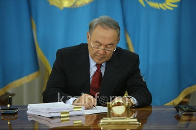 Президент РК подписал Указ о переводе казахского алфавита с кириллицы на латиницу