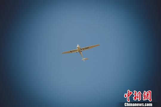 Китайский самолет на новых источниках энергии с самой большой продолжительностью полета совершил первый полет